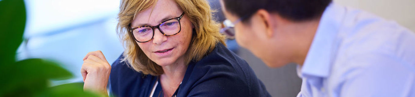 two people in meeting 